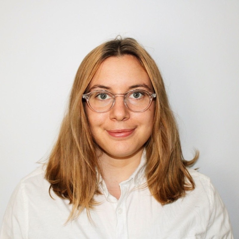 Amandine Dujardin : SEO-Webtexterin, zuständig für das Schreiben von Website-Inhalten auf Französisch und Englisch
